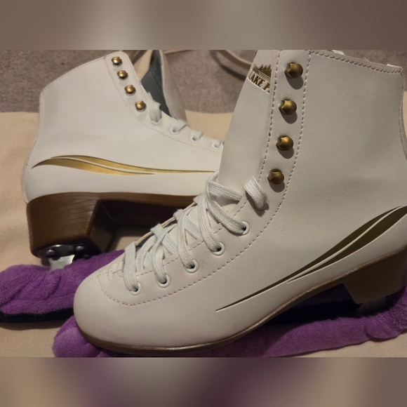 White and Gold Women's Skates - Picture 1 of 6